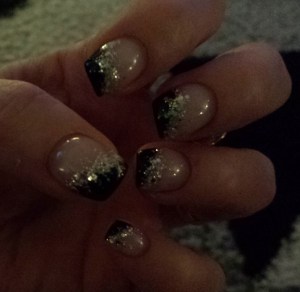 svart glitter naglar